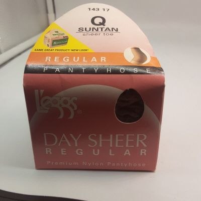 Vintage 2000 Leggs Day Sheer Premium pantyhose  Suntan Pair Pack New Nos a13s