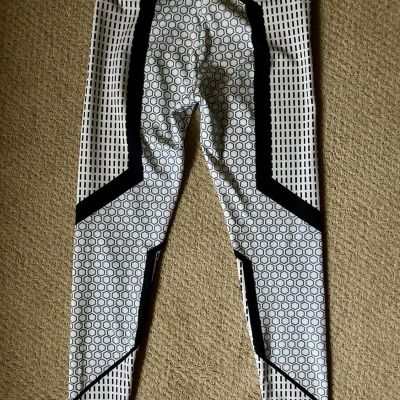 Leggings Bundle Women’s Medium Two Pair White Pink Workout Fitness Pockets