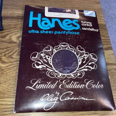 Hanes Oleg Cassini Pantyhose, Size A Aubergine, Sandalfoot Tummy Control  NEW