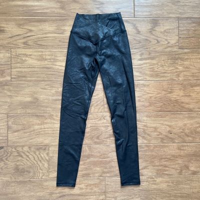 Offline by Aerie The Hugger Crossover High Waisted Crackle Legging Size XS Black