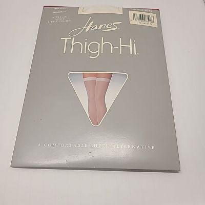 Vintage Hanes THIGH-HI Sandlefoot Style 606 Petite Sheer Alternative  FREE SHIP